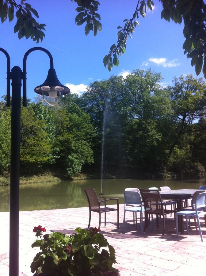 Chateau Marieville Bonneuil-Matours ภายนอก รูปภาพ